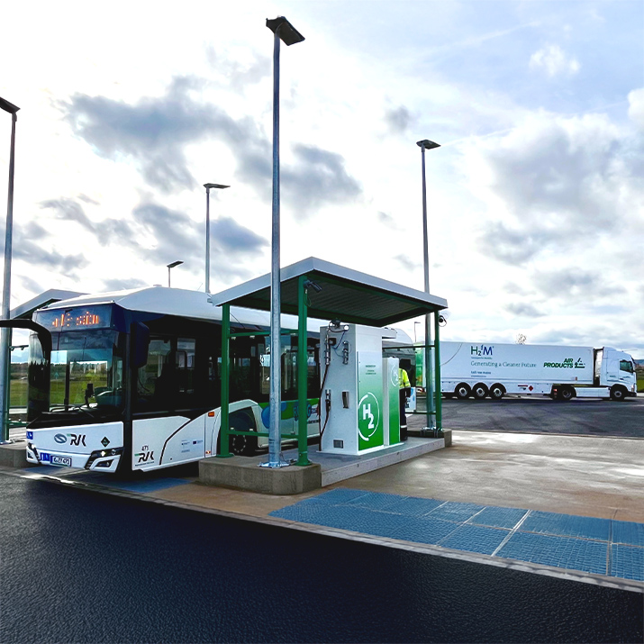 Betankung erster Wasserstoff-Busse 